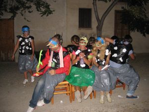 Grupo personas disfrazadas